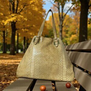 Handbag and Shoulder Bag,Beige,Snake Imitation,Zipper,Pockets,Polyurethane.!